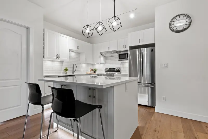 212 19091 MCMYN ROAD - photo 3 of 25