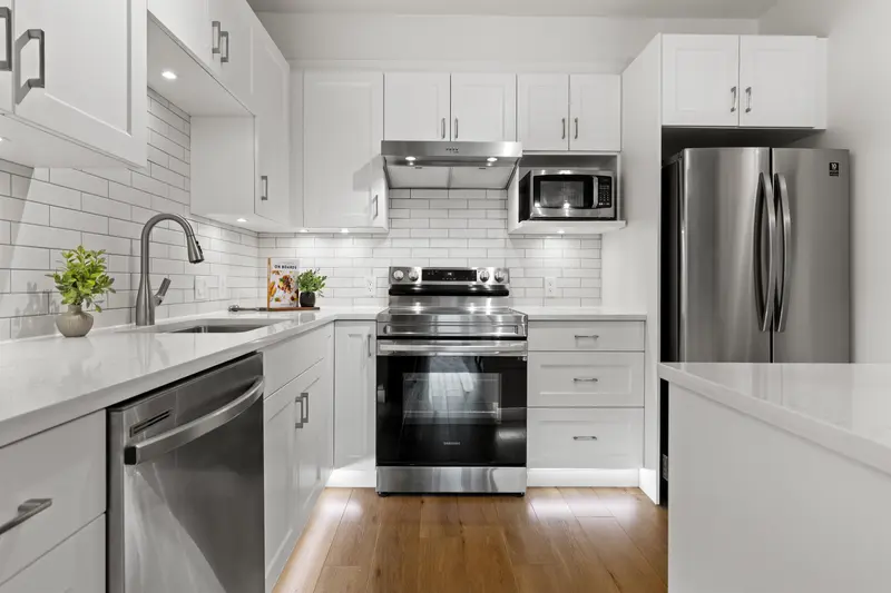 212 19091 MCMYN ROAD - photo 4 of 25