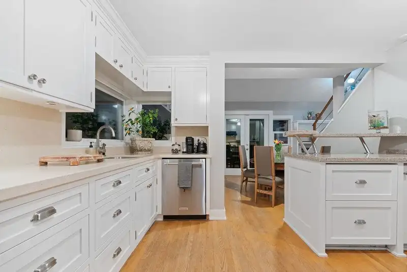 1045 CORTELL STREET - photo 2 of 36