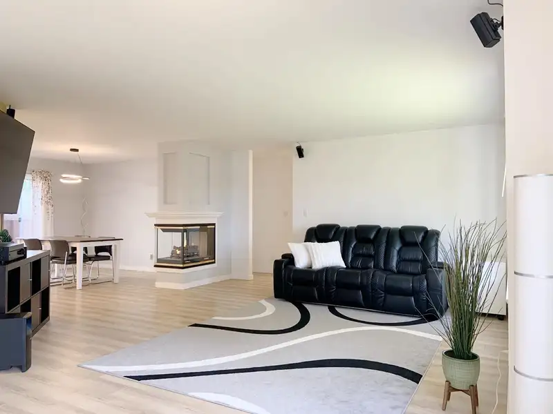 11 5260 FERRY ROAD - photo 3 of 40