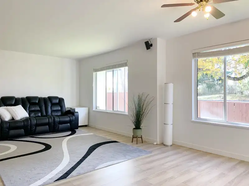 11 5260 FERRY ROAD - photo 4 of 40