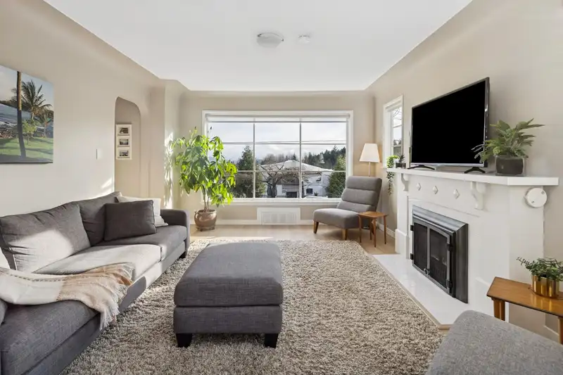 506 TEMPE CRESCENT - photo 2 of 40