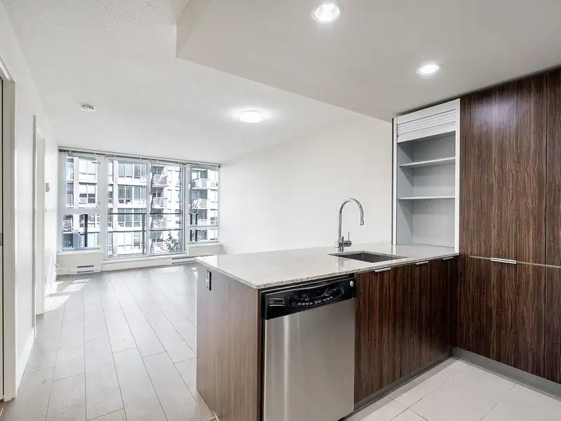 807 1088 RICHARDS STREET - photo 1 of 24