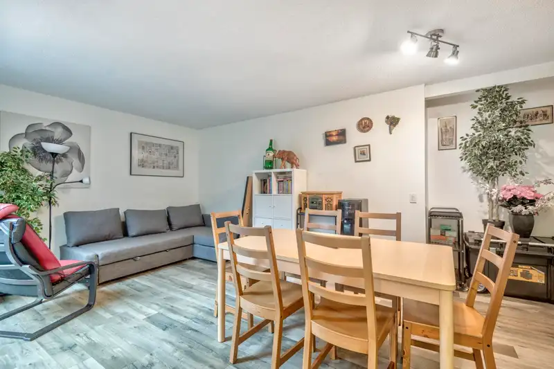 201 9143 SATURNA DRIVE - photo 2 of 33