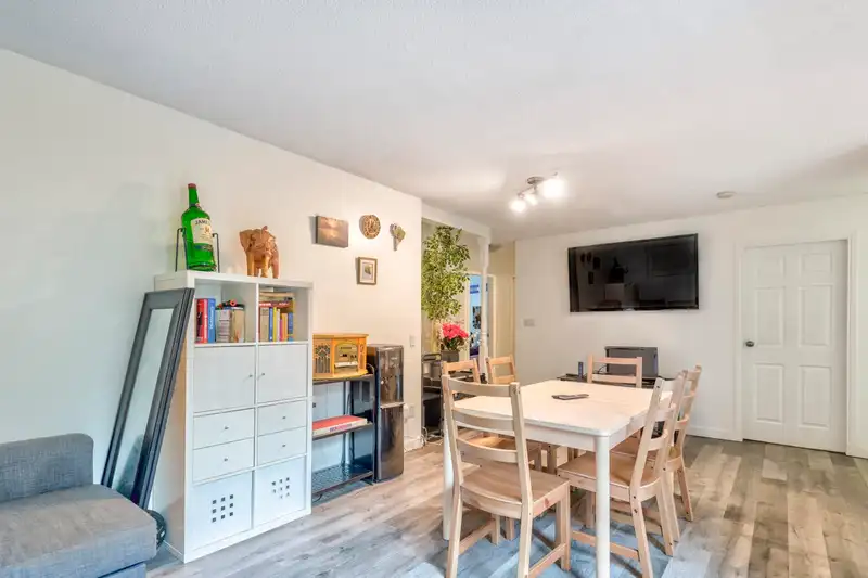 201 9143 SATURNA DRIVE - photo 3 of 33