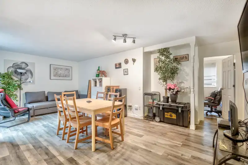 201 9143 SATURNA DRIVE - photo 4 of 33