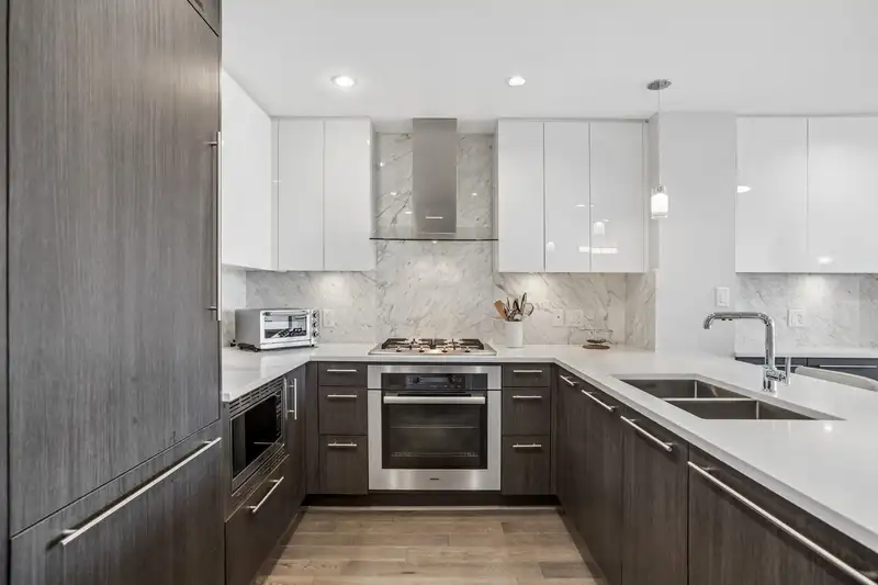 504 655 W 41ST AVENUE - photo 4 of 33