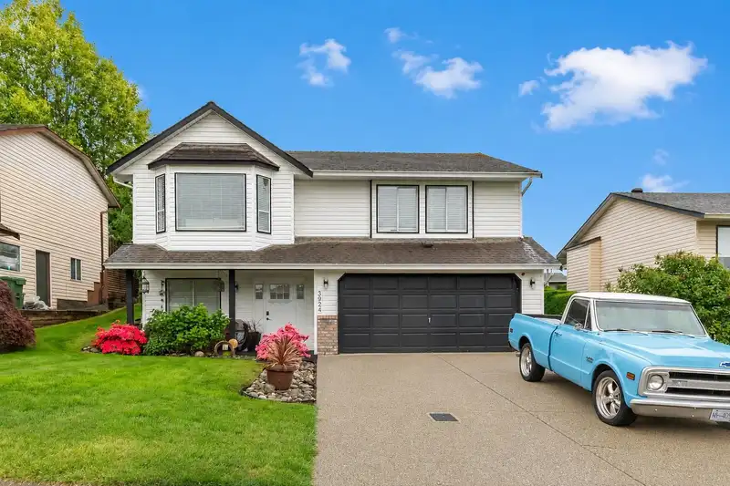 3924 WATERTON CRESCENT - photo 1 of 38