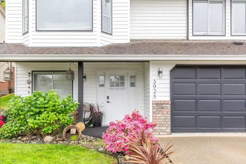 3924 WATERTON CRESCENT - photo 2 of 38
