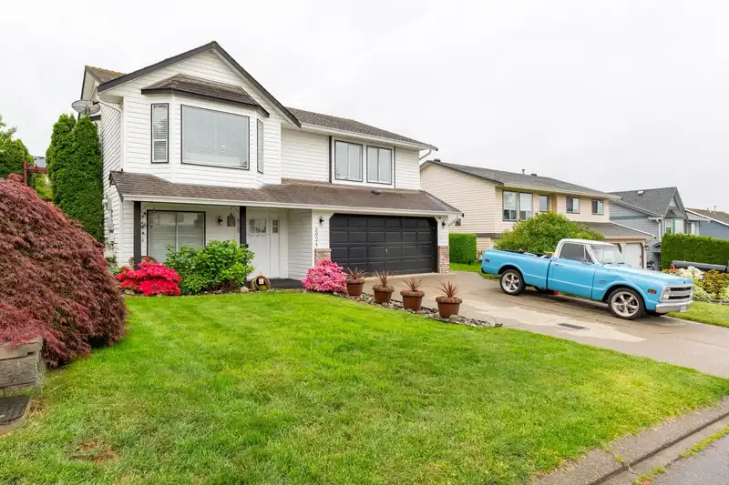 3924 WATERTON CRESCENT - photo 3 of 38