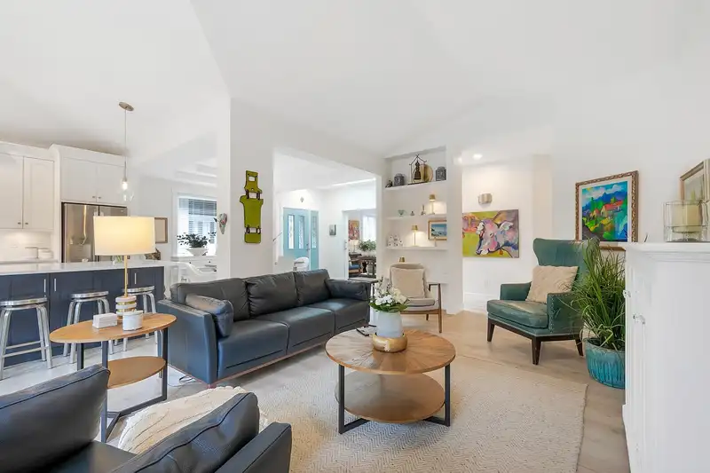 18 14888 24 AVENUE - photo 3 of 40