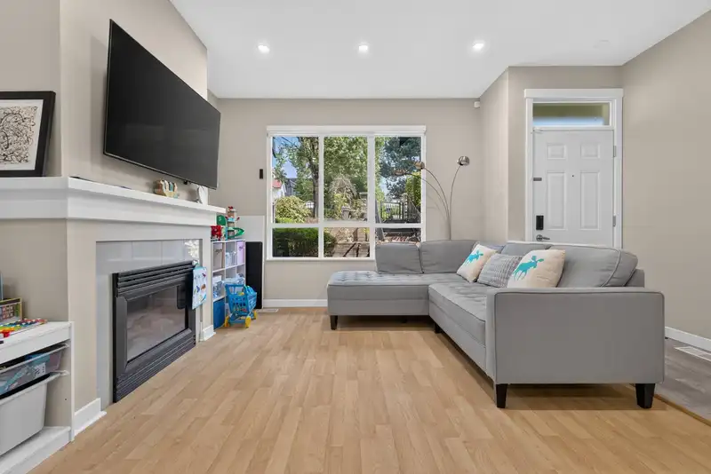 17 9088 HALSTON COURT - photo 4 of 40