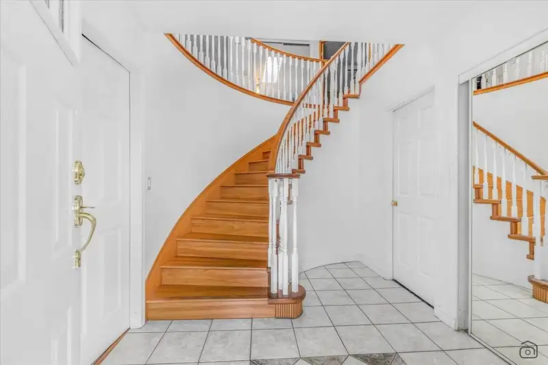 8035 123 STREET - photo 4 of 26