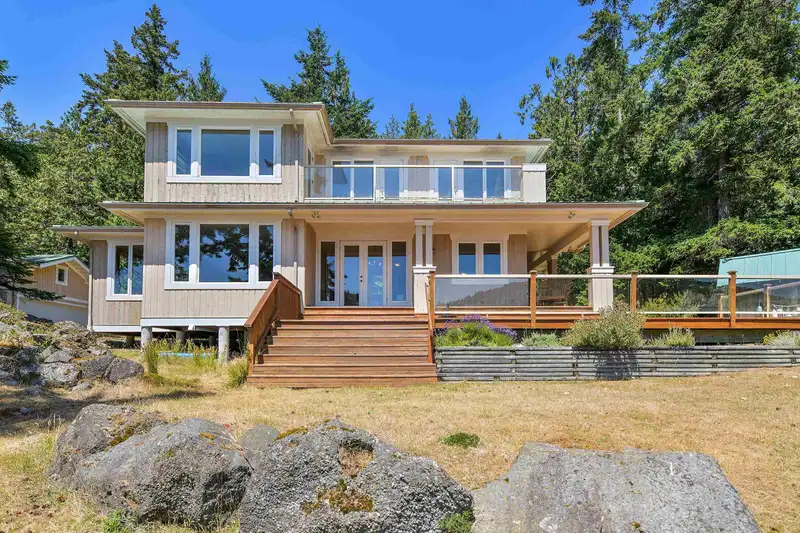 647 DINNER BAY ROAD - photo 2 of 39
