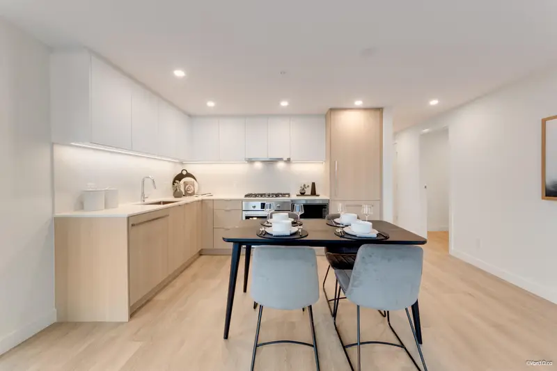 2707 308 ALDERSON AVENUE - photo 4 of 25