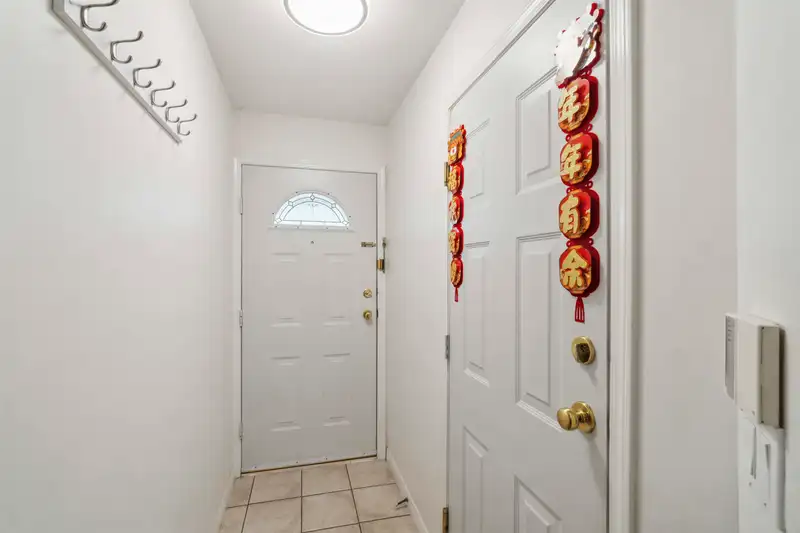 38 7111 LYNNWOOD DRIVE - photo 2 of 23