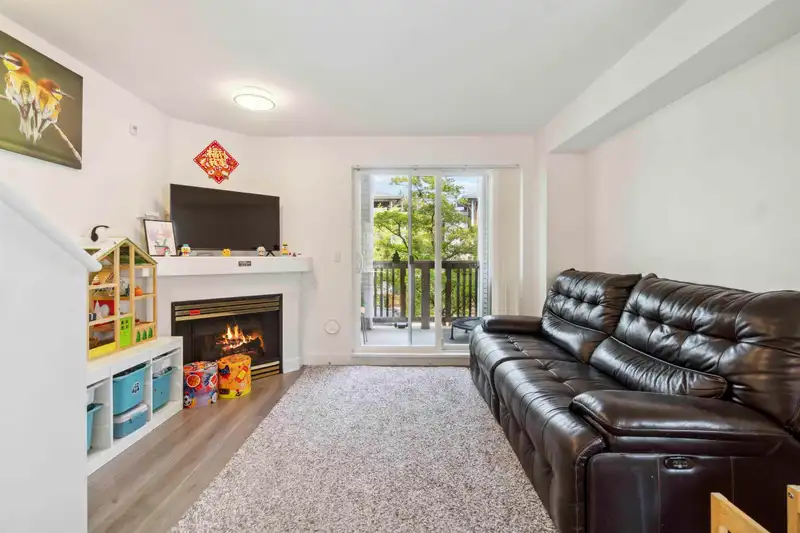 38 7111 LYNNWOOD DRIVE - photo 3 of 23