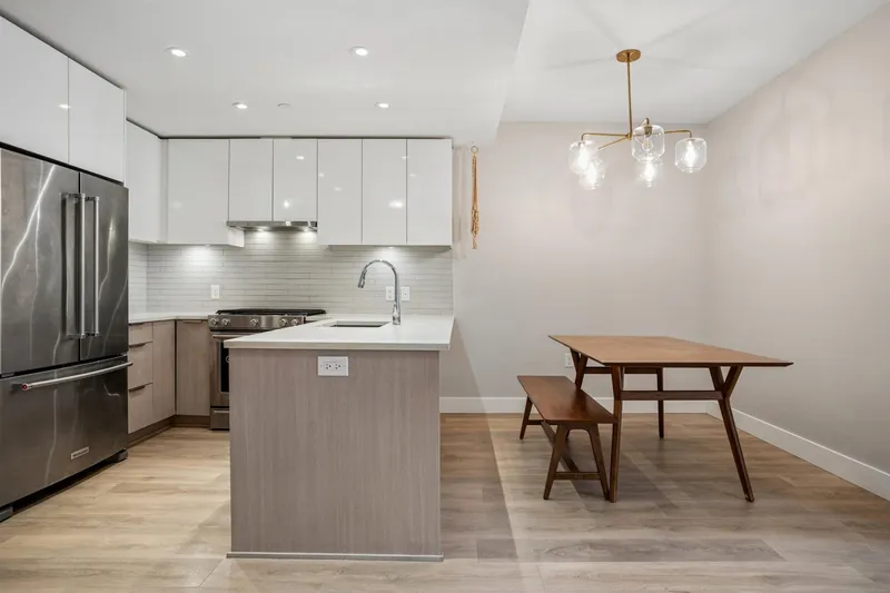 3564 SAWMILL CRESCENT - photo 2 of 23