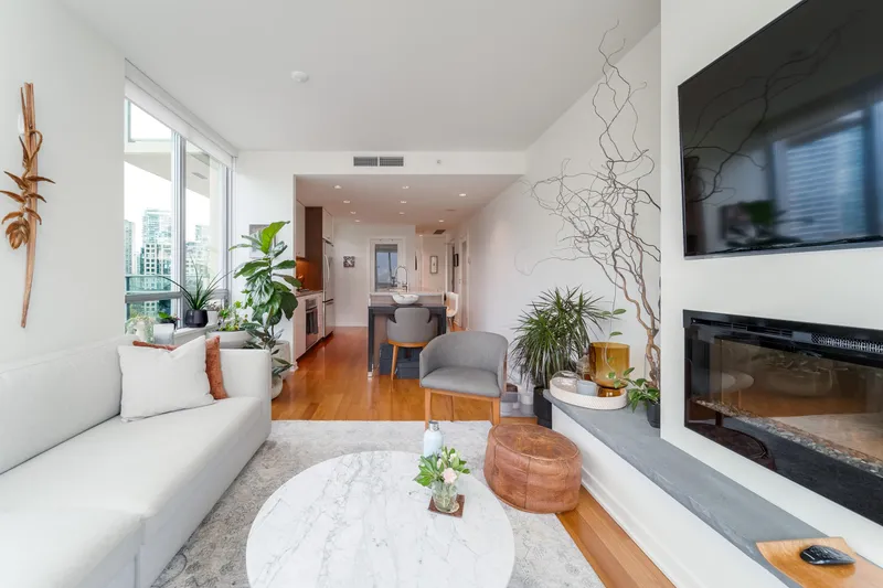 1506 1005 BEACH AVENUE - photo 3 of 25