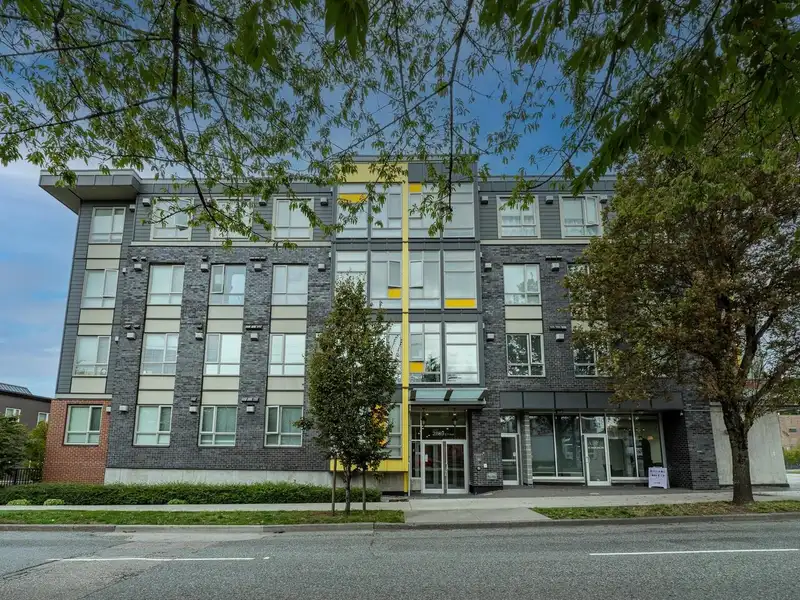 215 2889 E 1ST AVENUE - photo 1 of 26