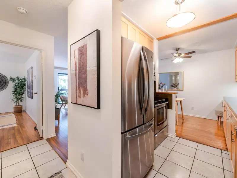 314 1422 E 3RD AVENUE - photo 3 of 22