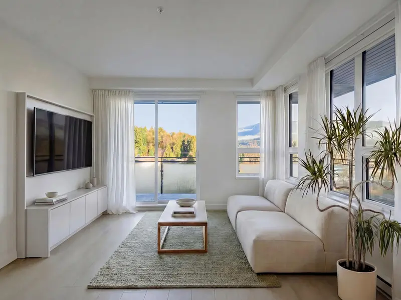 413 2015 ST. JOHNS STREET - photo 1 of 18