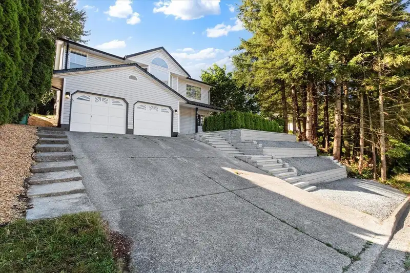 8102 KNIGHT AVENUE - photo 2 of 32