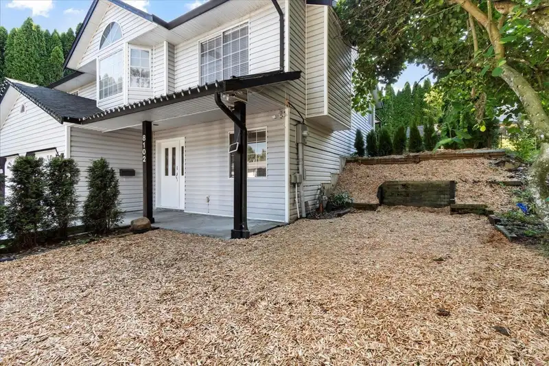 8102 KNIGHT AVENUE - photo 3 of 32