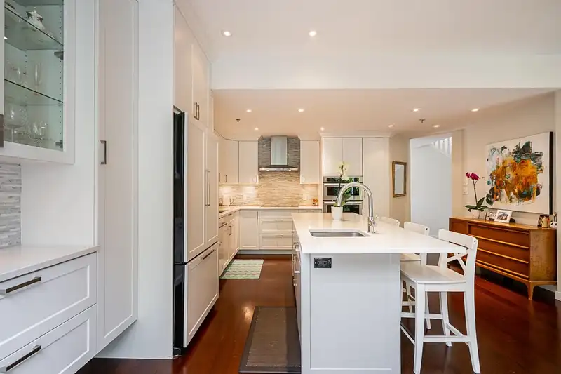 6 5880 HAMPTON PLACE - photo 3 of 39