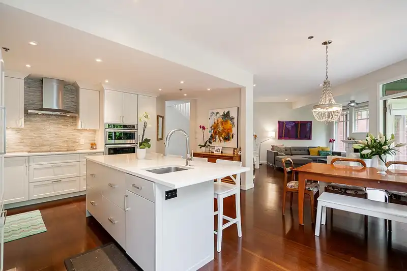 6 5880 HAMPTON PLACE - photo 4 of 39