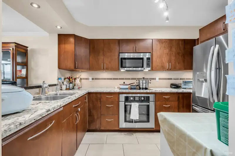 1206 6055 NELSON AVENUE - photo 4 of 31