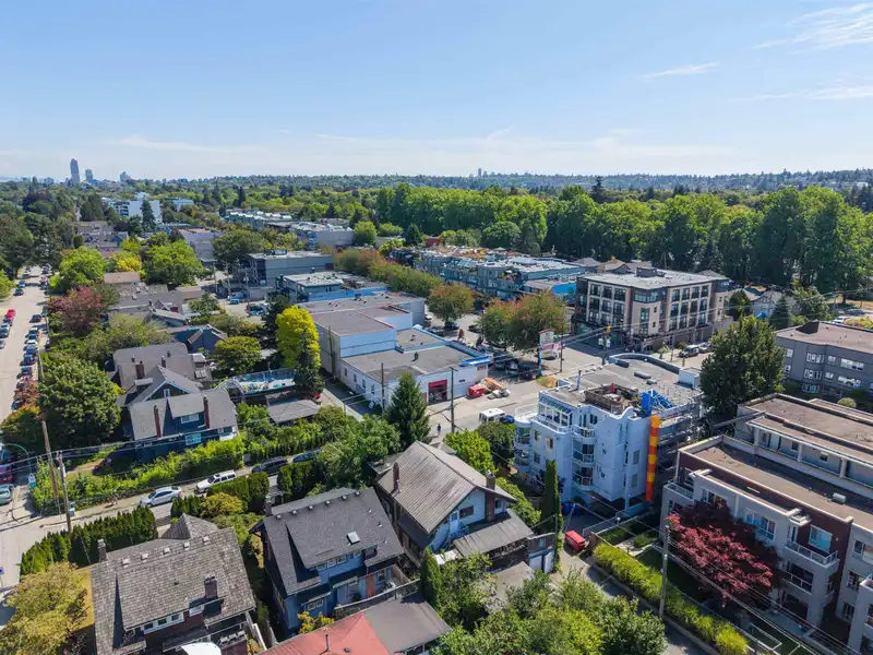2413 COLLINGWOOD STREET - photo 4 of 8