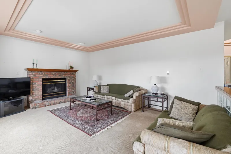 8 GREYSTONE PLACE - photo 2 of 25