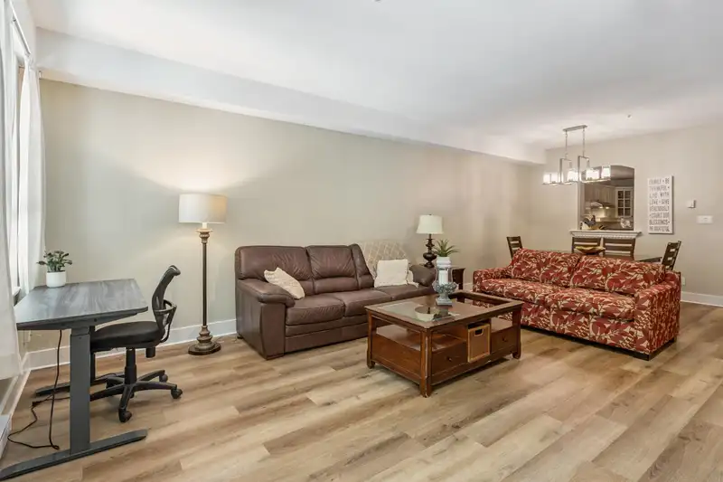 130 5835 HAMPTON PLACE - photo 3 of 20