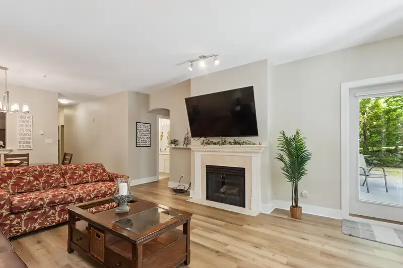 130 5835 HAMPTON PLACE - photo 4 of 20