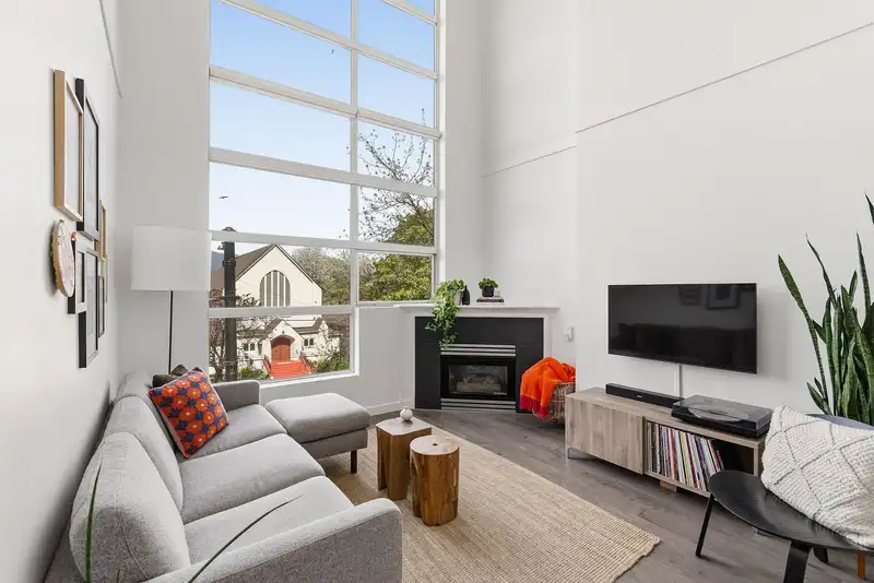 418 E BROADWAY - photo 2 of 32