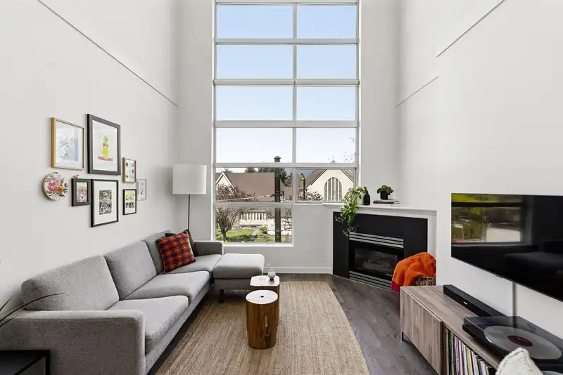 418 E BROADWAY - photo 3 of 32