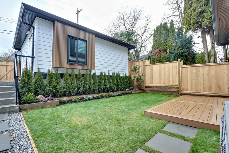 2 930 E 10TH AVENUE - photo 1 of 34