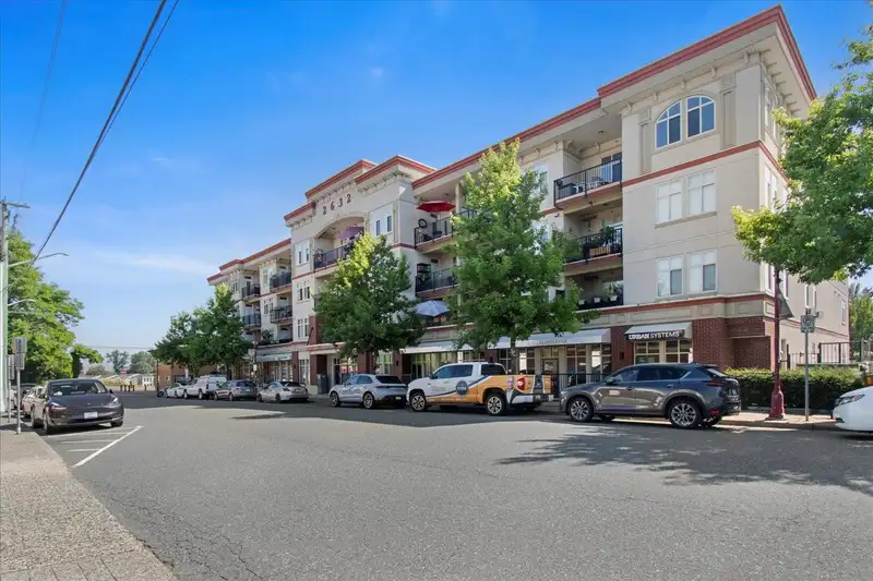 203 2632 PAULINE STREET - photo 1 of 23
