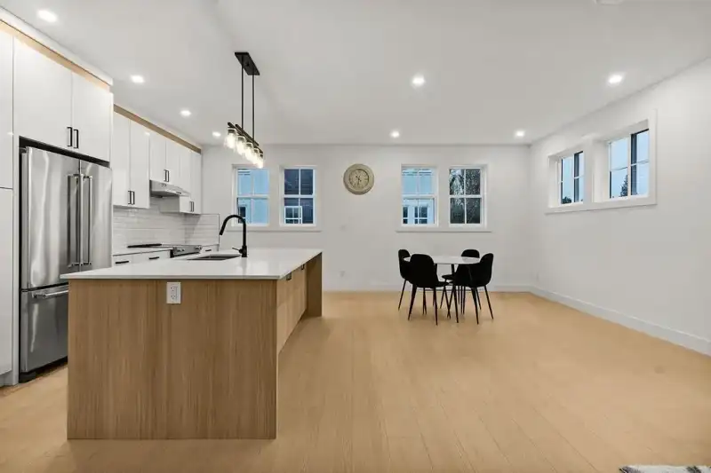 6 2360 CRESCENT WAY - photo 1 of 1