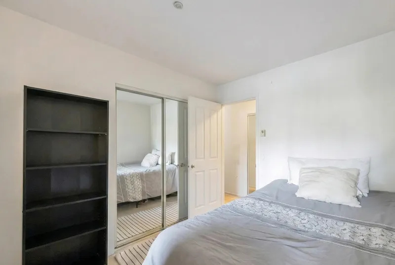 202 525 WHEELHOUSE SQUARE - photo 2 of 25