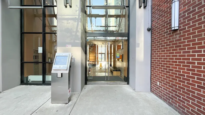 407 928 HOMER STREET - photo 1 of 23