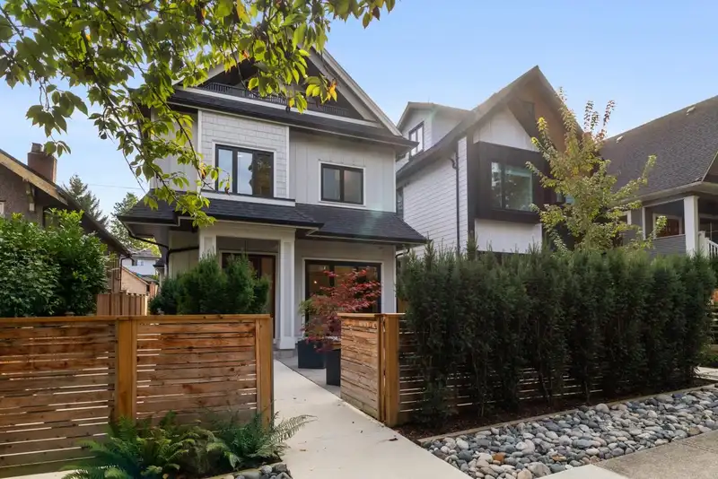 1 938 E 10TH AVENUE - photo 1 of 37