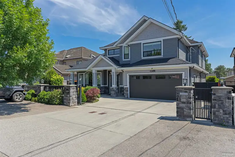 8906 134A STREET - photo 3 of 40