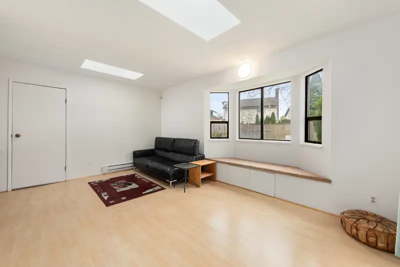 9241 KINGSLEY COURT - photo 3 of 32
