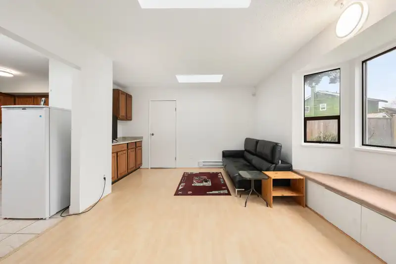 9241 KINGSLEY COURT - photo 4 of 32
