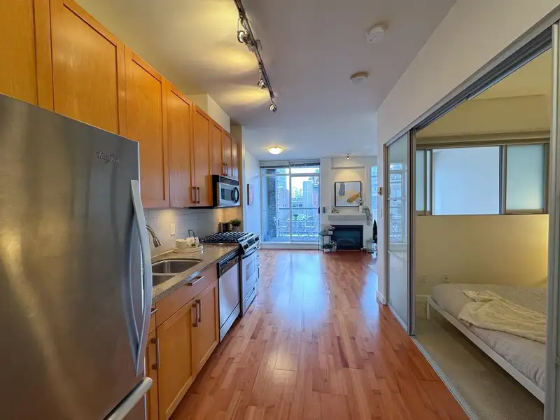 206 2055 YUKON STREET - photo 4 of 29
