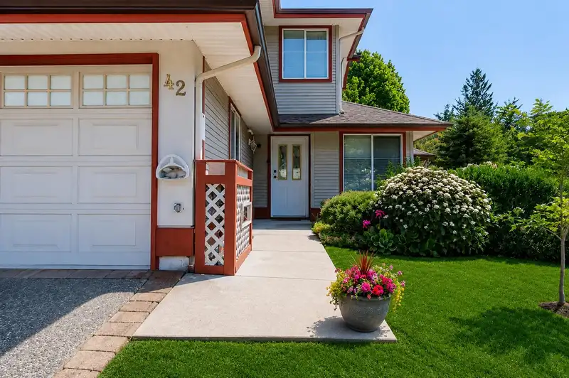 42 22740 116 AVENUE - photo 4 of 36