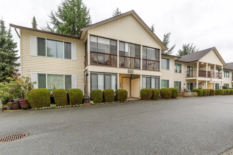 202 2853 BOURQUIN CRESCENT - photo 1 of 25