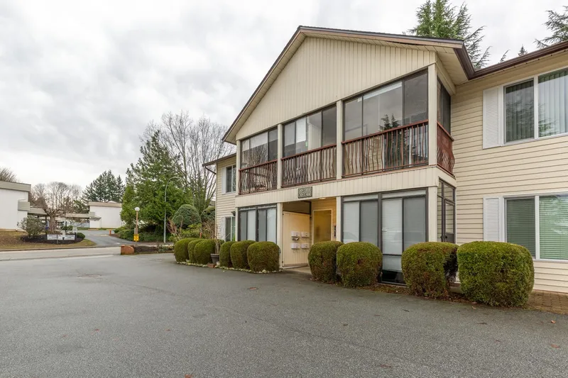 202 2853 BOURQUIN CRESCENT - photo 2 of 25